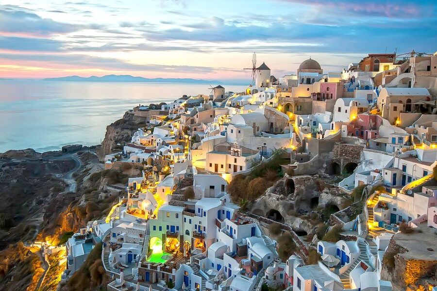 Santorini: Traditional Sightseeing Bus Tour with Oia Sunset - Emporio and the older side of Santorini