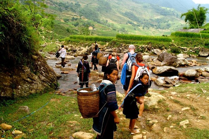 Sapa 2D1N Trekking to Giang Ta Chai Village from Hanoi by Bus - Day one: from Y Linh Ho to Ta Van