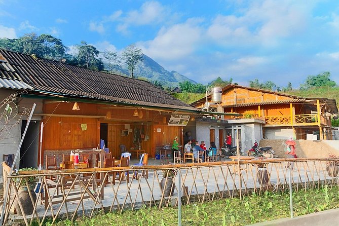 Sapa Trekking 2 Days - 1 Night, Homestay or Hotel by Sleeping Bus - Lao Chai and the first 10 kilometers