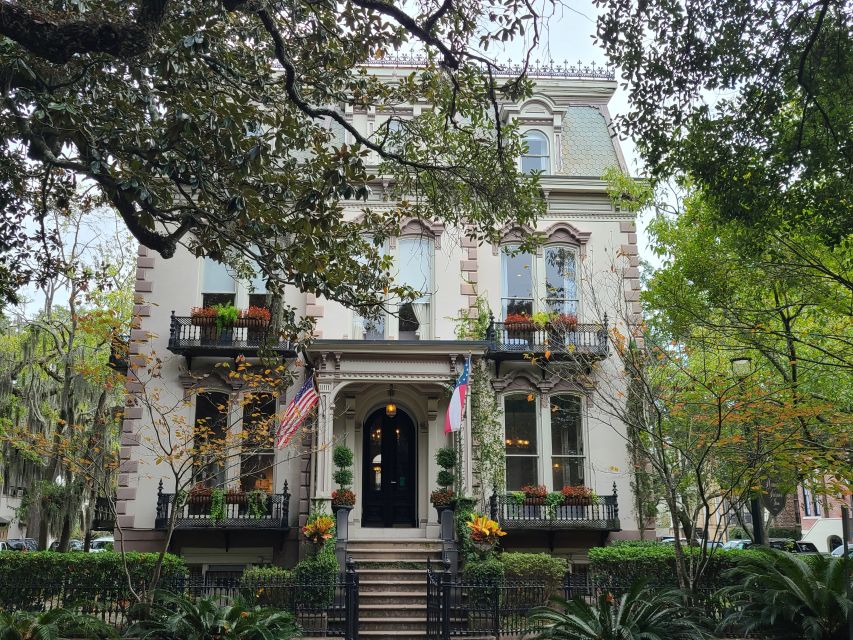 Savannah: Old Town Hop-On Hop-Off Trolley Tour - Start with one complete loop