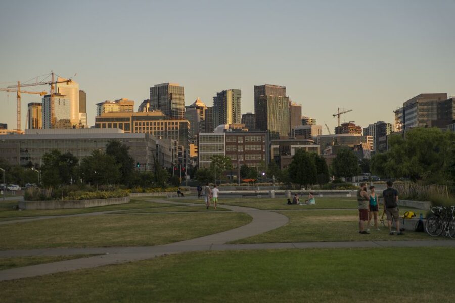 Seattle: Sightseeing Bus Tour with the Ballard Locks - Weather, clothing, and comfort tips
