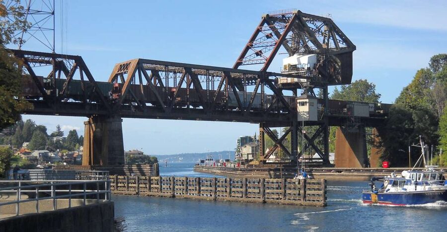 Seattle: Sightseeing Bus Tour with the Ballard Locks - Starting near the Space Needle and Queen Anne