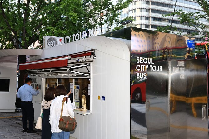 Seoul Hop-On Hop-Off Downtown Palace Course - Deoksugung and the Convenience of a Short Transfer