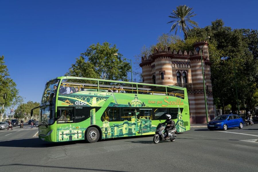 Seville: Panoramic Cruise, Hop-On-Hop-Off Bus & Walking Tour - Start at the Torre del Oro and sort out the bus ticket