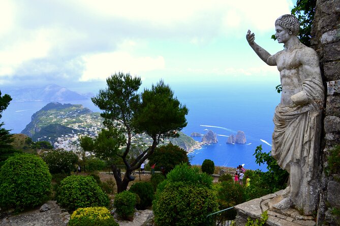 Shared CAPRI Tour - 360° experience by Bus, Boat & Guide - One hour around Capri’s caves and cliffs