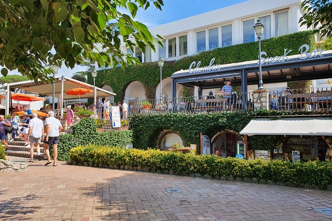 Shared CAPRI Tour - 360° experience by Bus, Boat & Guide - Capri town and the Piazzetta in 45 minutes