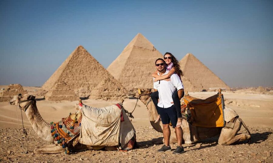 Sharm El-Sheikh: Full-Day Tour of Cairo and Pyramids by Bus - Meeting your guide in Cairo
