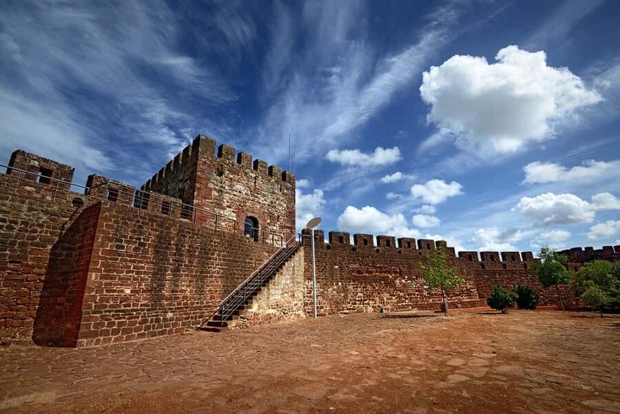Silves and Monchique Mountain: Guided Bus Tour - Riding from the coast into Monchique