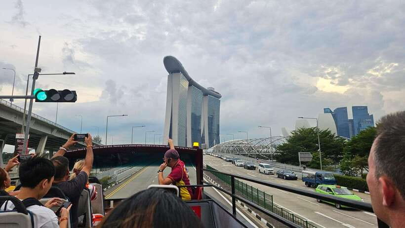 Singapore: Big Bus Night Tour by Open-Top Bus & Live Guide - Lau Pa Sat and the satay tasting