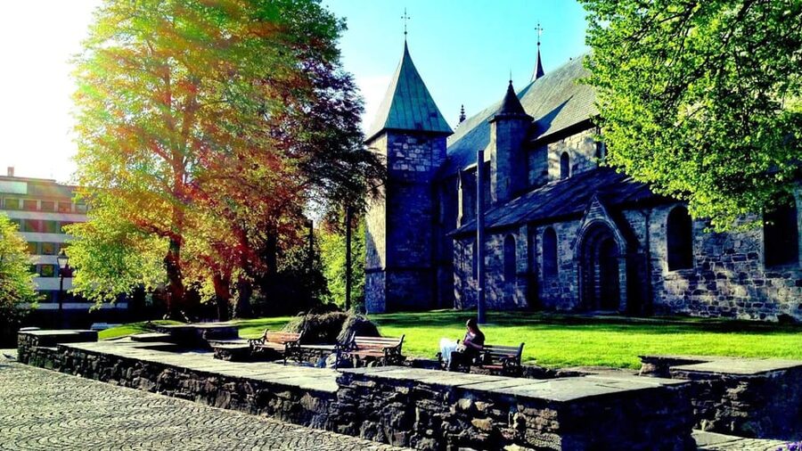 Stavanger: City Highlights Bus and Walking Tour - Old Stavanger and its wooden streets