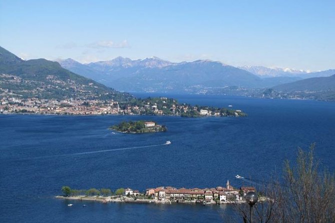 Stresa: 1-Day 3 Borromean Islands Hop-On Hop-Off Boat Tour - The boat ride between islands