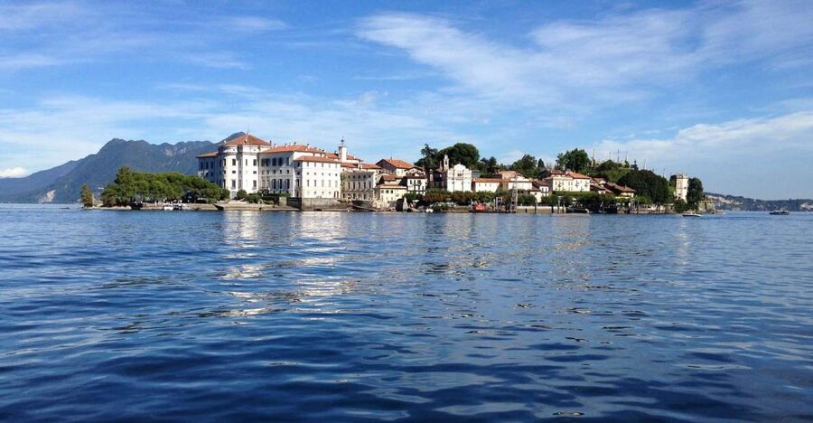 Stresa: Isola Bella Hop-on Hop-off Boat Tour - The hop-on, hop-off rhythm