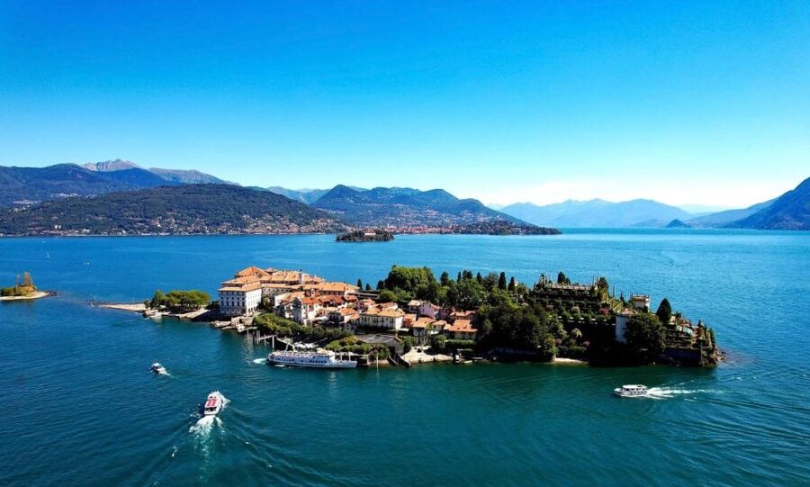 Stresa: Isola Madre and Isola Bella Hop-On Hop-Off Boat Tour - The transfer from Madre to Bella