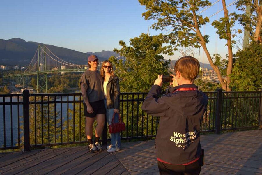 Sunset Bus Tour: Stanley Park & English Bay Photostops - Downtown streets, bridges, and city architecture