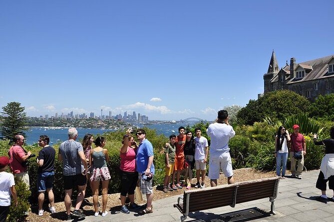 Sydney Guided Sightseeing Bus Tour - Woolloomooloo and the eastern harbor suburbs