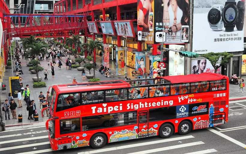 Taipei: Hop-On Hop-Off Sightseeing Bus with Audio Guide - Ximending for Shopping and Street Energy