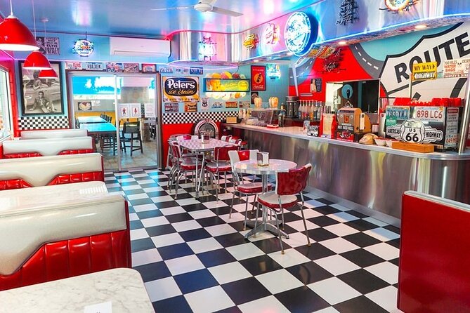 The Airlie Sightseeing Bus – (Cruise-Ship Friendly) - George’s Diner and the retro lunch break