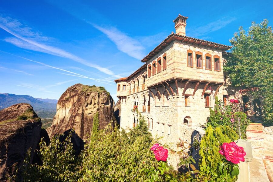 Thessaloniki: Full-Day Bus Trip to Meteora - Lunch in Kastraki beneath the cliffs