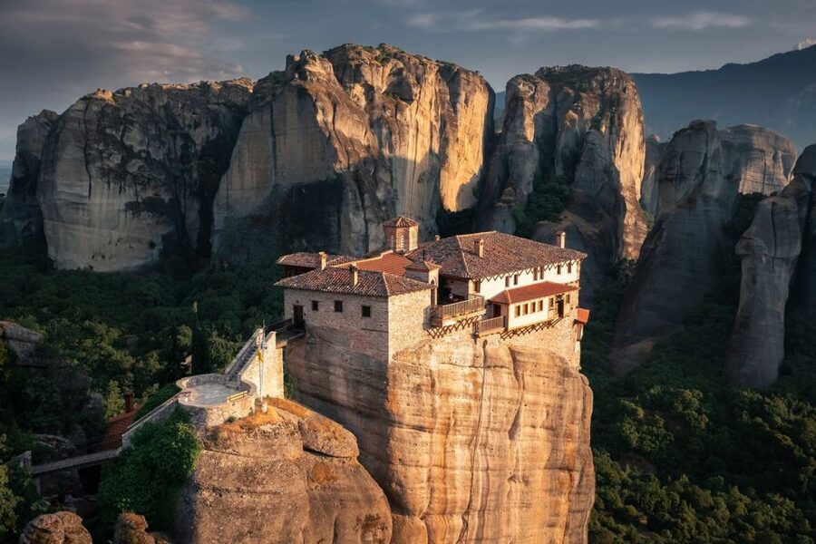 Thessaloniki : Meteora Full-Day Bus Trip with Local Guide - Who Should Book This Meteora Tour?