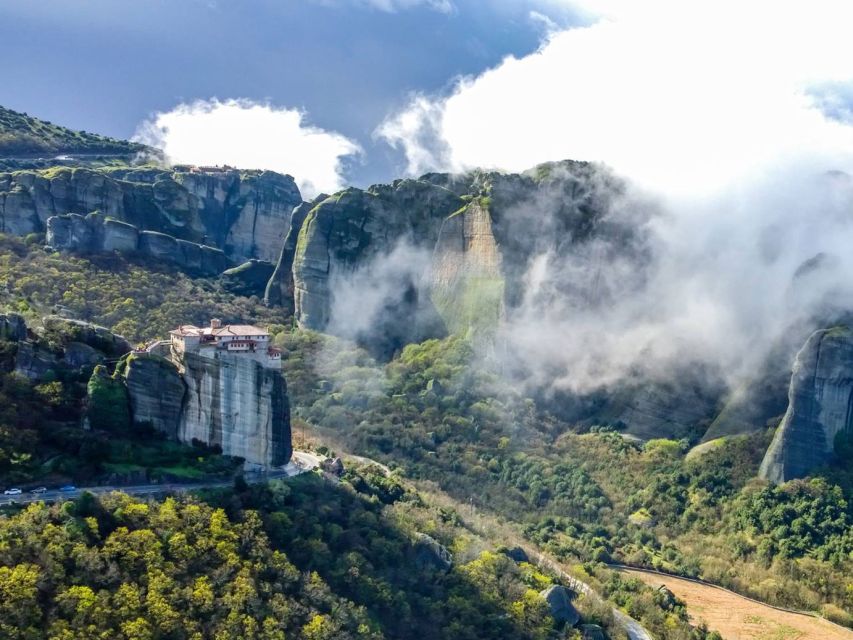 Thessaloniki : Meteora Full-Day Bus Trip with Local Guide - Why Meteora Works as a Day Trip from Thessaloniki
