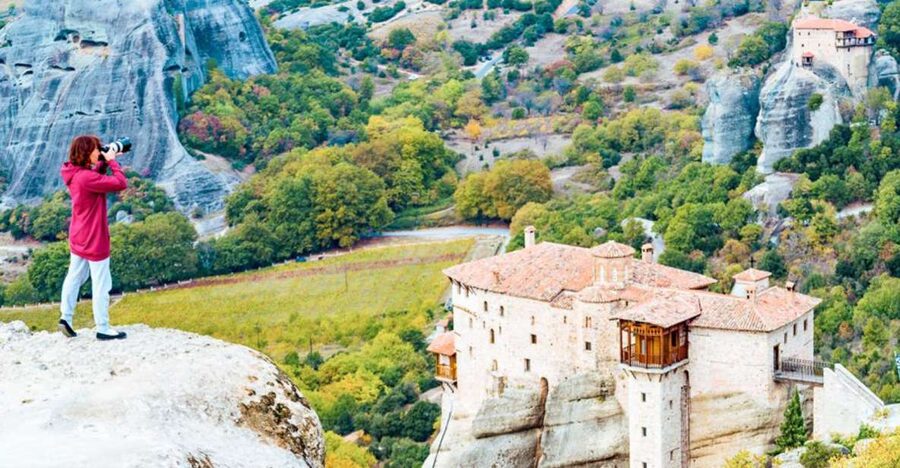 Thessaloniki : Meteora Full-Day Bus Trip with Local Guide - Four Hours Among the Meteora Rocks