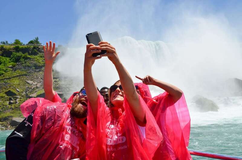 Toronto: Niagara Falls Bus Tour with Maple Tasting and NOTL - Leaving Toronto from Maple Leaf Square