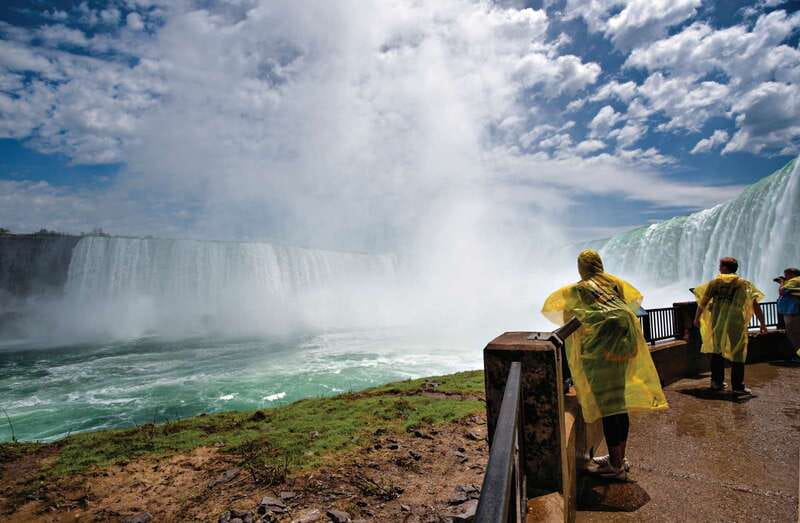 Toronto: Niagara Falls Bus Tour with Maple Tasting and NOTL - Feeling the power of Niagara Falls