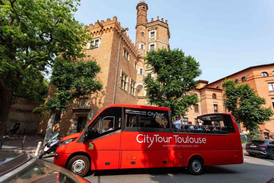Toulouse: City Sightseeing Tour by Bus with Audio Guide - Finding the minibus beside the Capitole