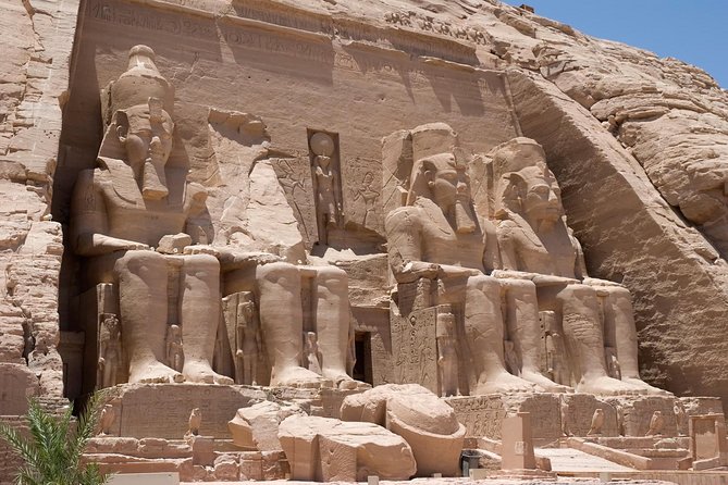 Tour to Abu Simbel by bus - Private guide or basic transport?