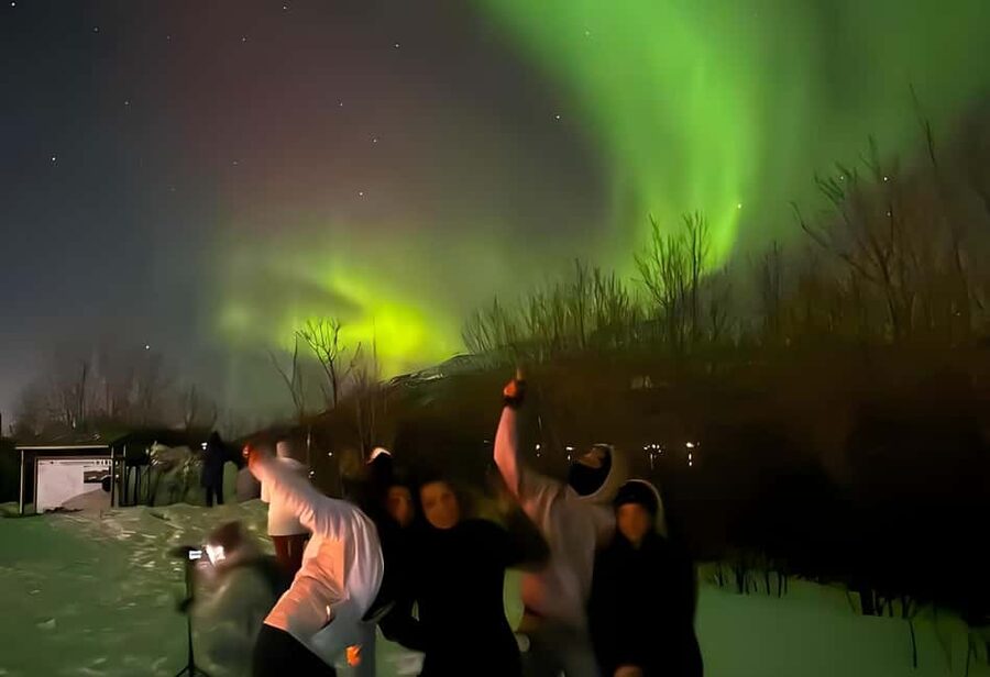Tromsø: Northern Lights Bus Tour with Free Photography - The guides make the difference