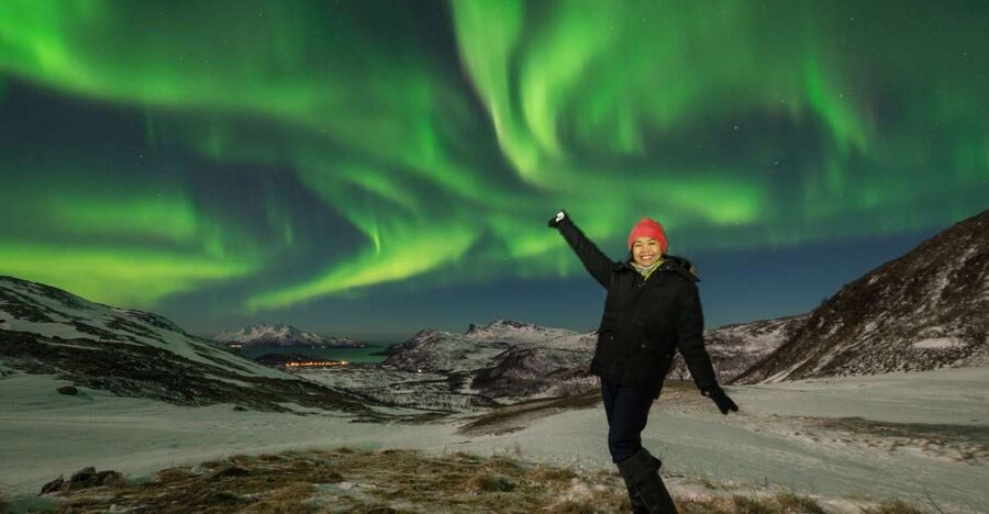 Tromso: Northern Lights Photography Tour by Bus (or miniBus) - The small comforts in a very cold place