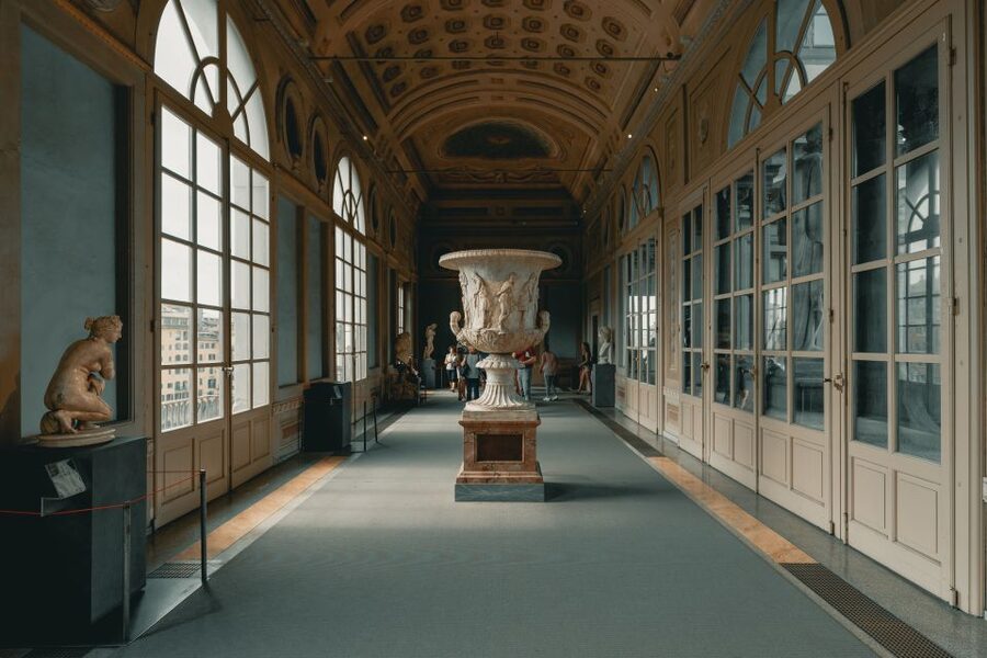 Uffizi Gallery & Hop-on Hop-off Bus Tour - Using the 24 or 48-hour sightseeing bus