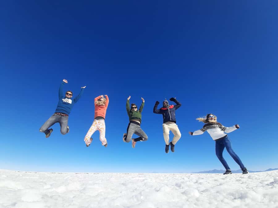 Uyuni tour express from La Paz by bus - Early morning in Uyuni, with breakfast and a place to rest