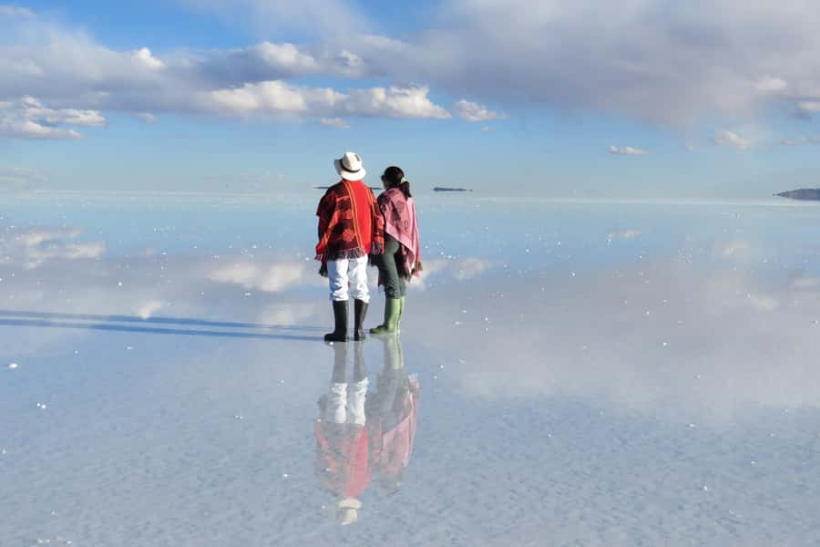 Uyuni tour express from La Paz by bus - 10:30 am, the train cemetery and Colchani