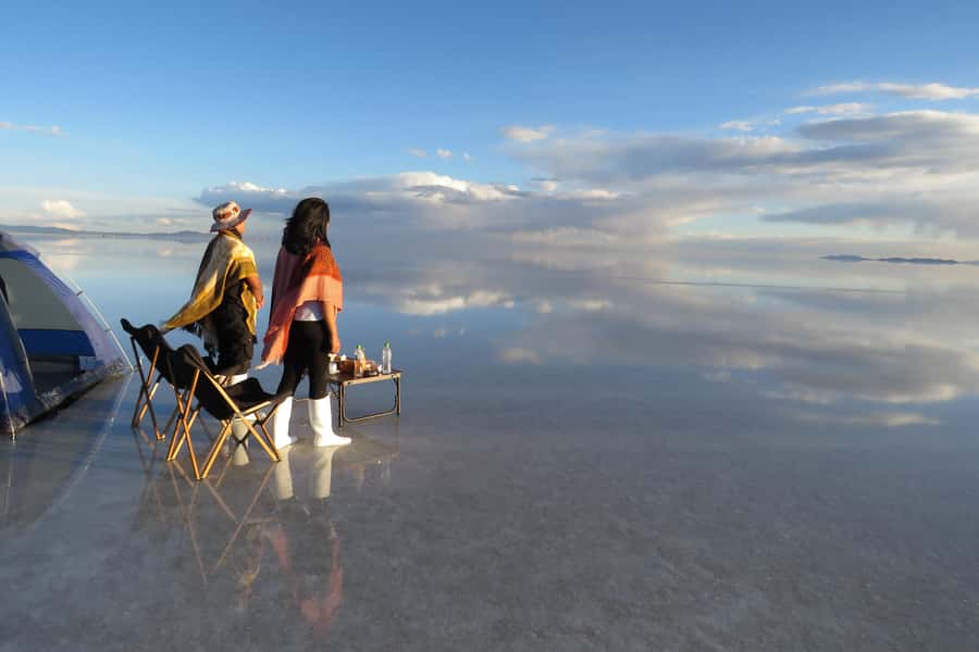 Uyuni tour express from La Paz by bus - Sunset, cold air, and the trip back to Uyuni