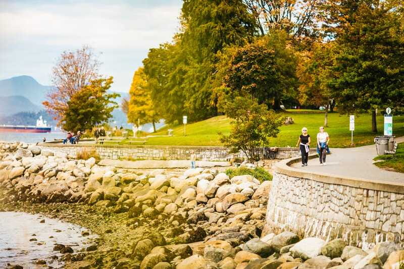 Vancouver: Hop-on Hop-off Sightseeing Tour with 10 Stops - Commentary can change the quality of the ride