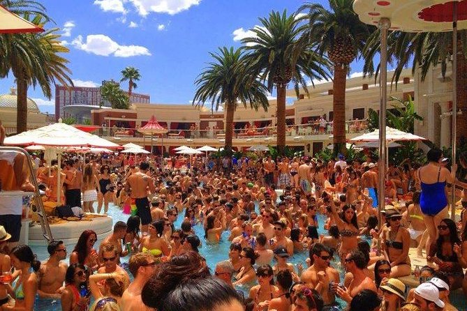 Vegas Pool Party Crawl by Party Bus w/ EZ Entry & Free Drinks - Choosing the second pool club