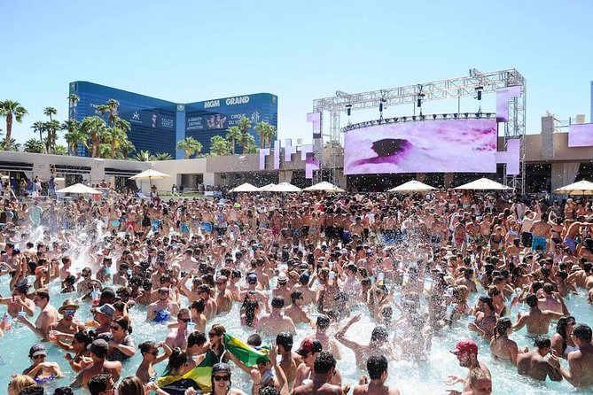 Vegas Pool Party Crawl by Party Bus w/ EZ Entry & Free Drinks - Daylight Beach Club at Mandalay Bay