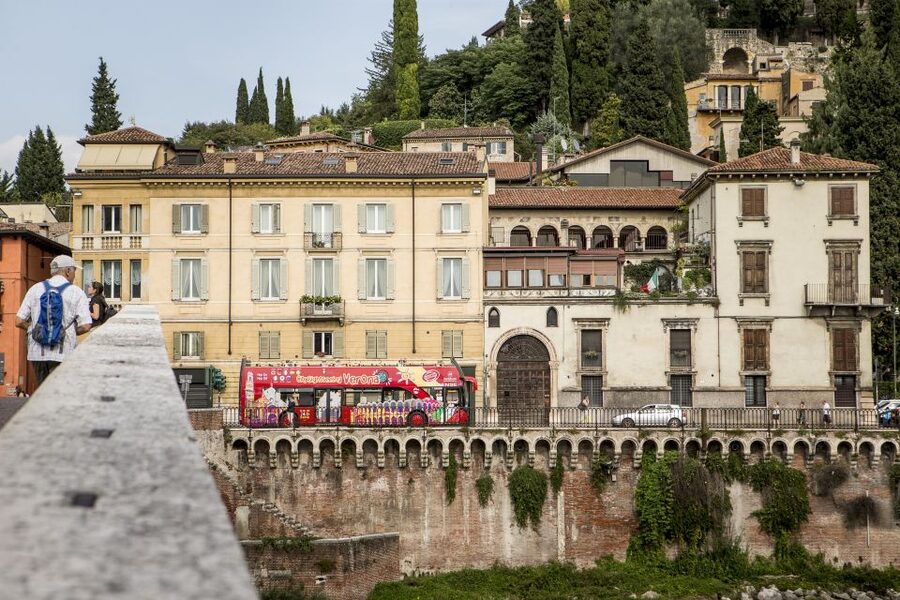 Verona: Hop-on Hop-off Tour 24 or 48-Hour Ticket - The red route: station, San Zeno, and Castelvecchio