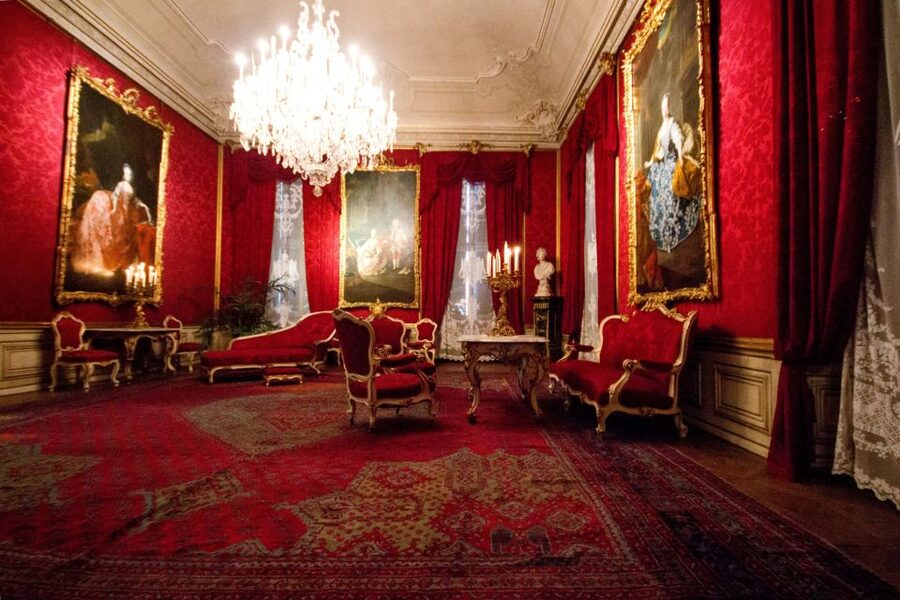 Vienna: Bus & Schönbrunn Palace Skip-the-Line Guided Tour - The journey to Schönbrunn Palace