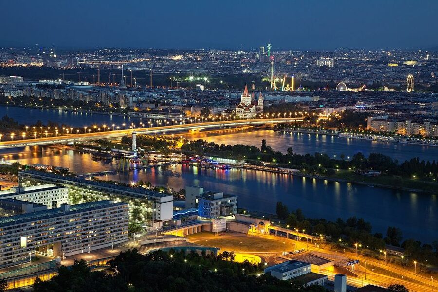 Vienna: Panoramic Night Tour by Bus - Starting at the Vienna State Opera