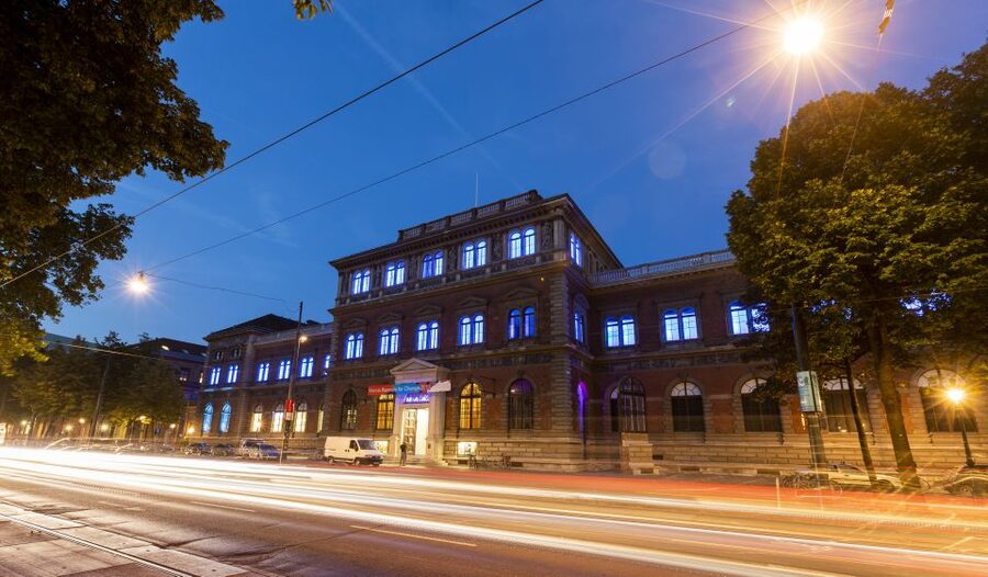Vienna: Panoramic Night Tour by Bus - Belvedere Palace from the bus