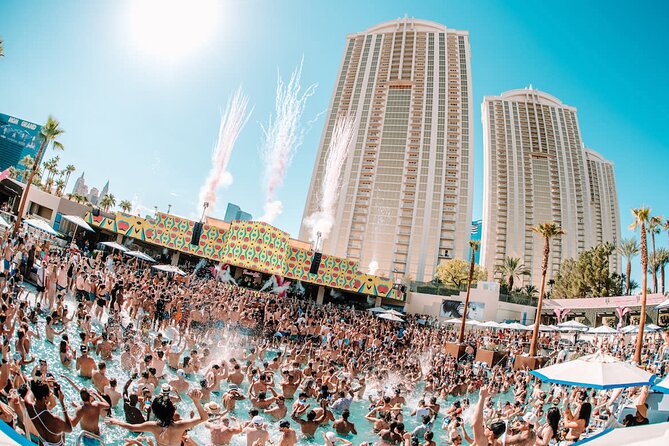 VIP Vegas Pool Crawl: Drinks, Entry & Party Bus - Stop one: getting the pool party underway