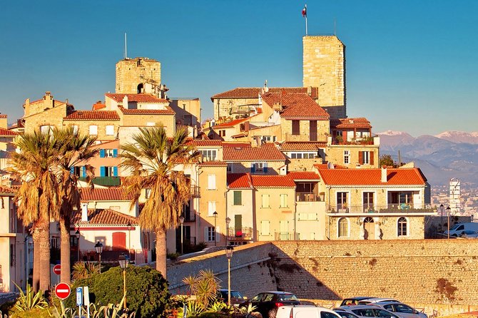 Visit of Antibes Juan-Les-Pins by convertible bus - The audio guide is the weak link