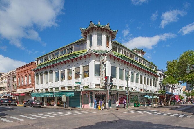 Waikiki Trolley Hop-On Hop-Off Tour of Honolulu - Guides can make the ride much better
