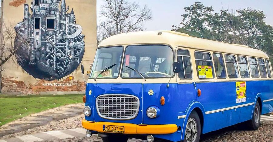 Warsaw: 2.5-Hour Dark Side - Praga District by a Retro Bus - Starting at the Palace of Culture and Science