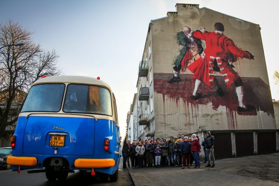 Warsaw: 2.5-Hour Dark Side - Praga District by a Retro Bus - Street art, film locations, and old Warsaw