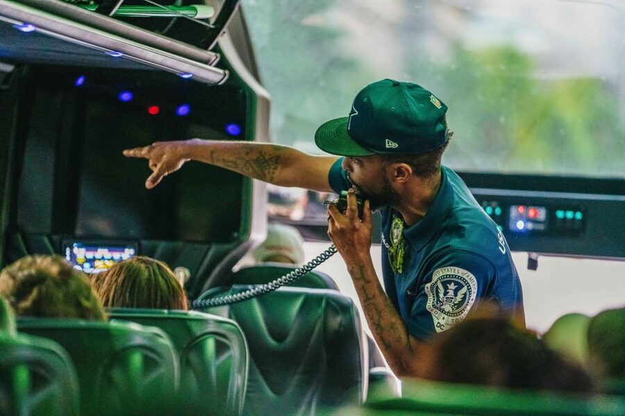 Washington DC: National Mall Night Bus Tour - The World War II Memorial and Washington Monument