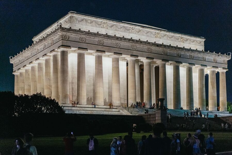 Washington DC: National Mall Night Bus Tour - Martin Luther King Jr. Memorial and Lincoln Memorial