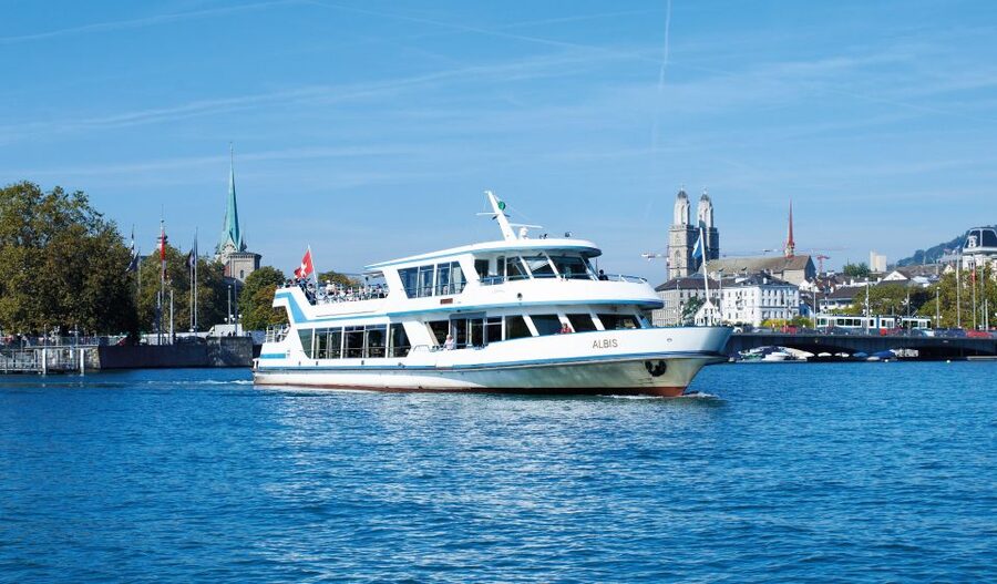 Zurich: City Bus Tour with Audio Guide and Lake Cruise - The transfer at Bürkliplatz needs planning